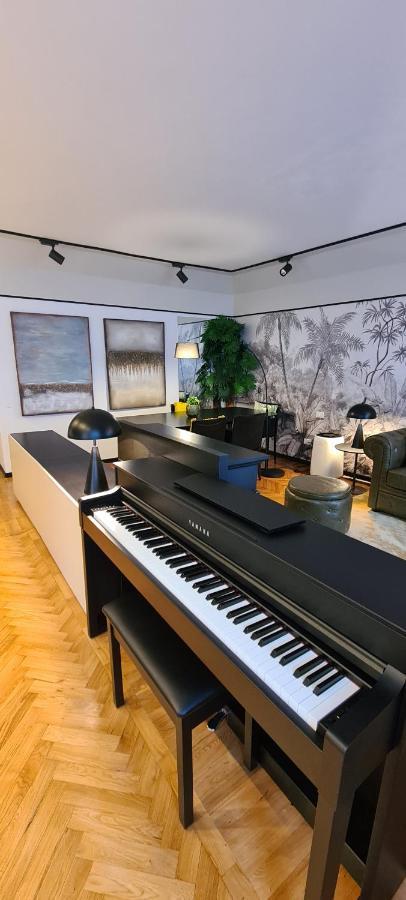 Exclusive Top Floor 2-Bedroom Flat Milan Bagian luar foto