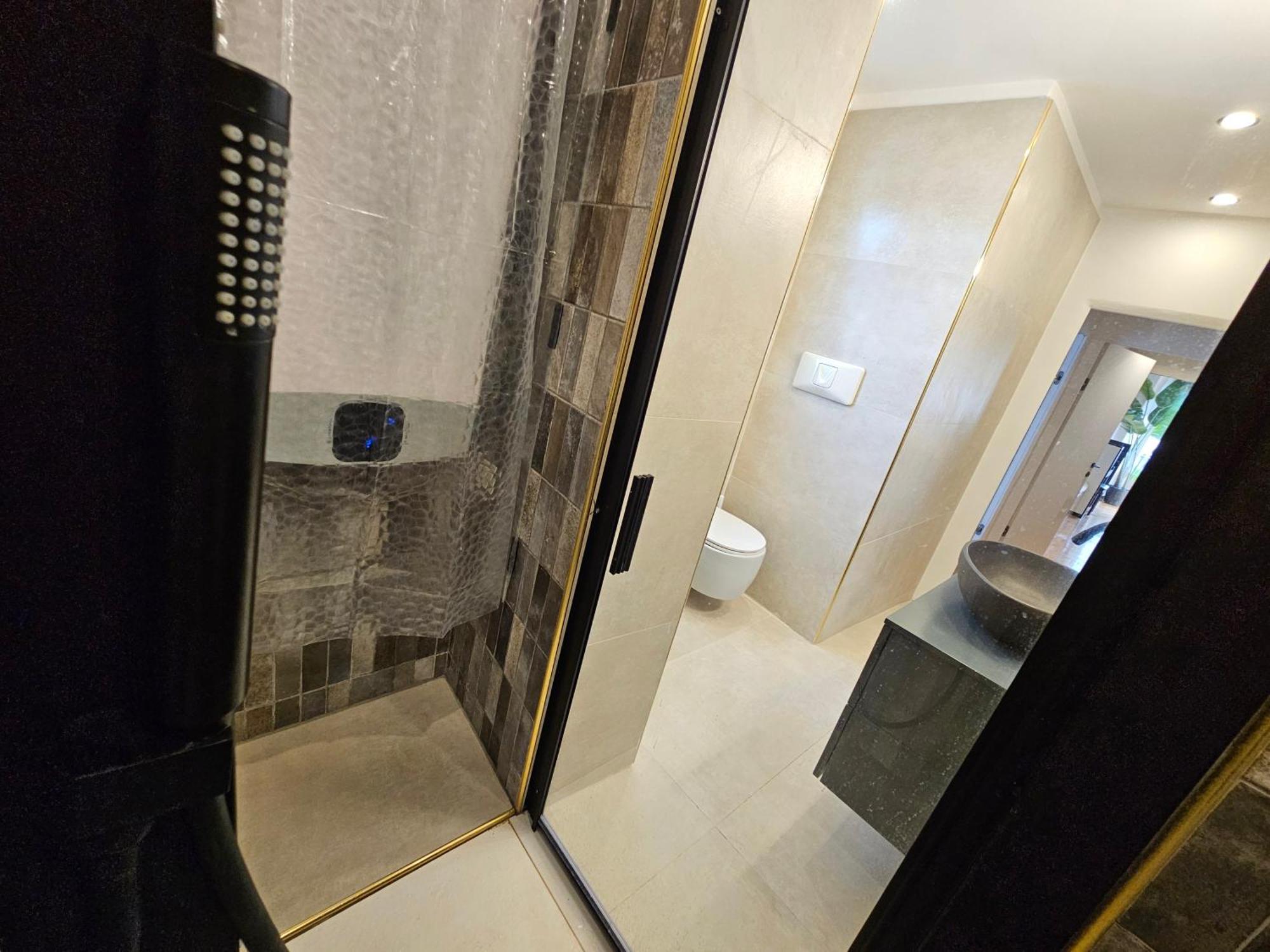 Exclusive Top Floor 2-Bedroom Flat Milan Bagian luar foto