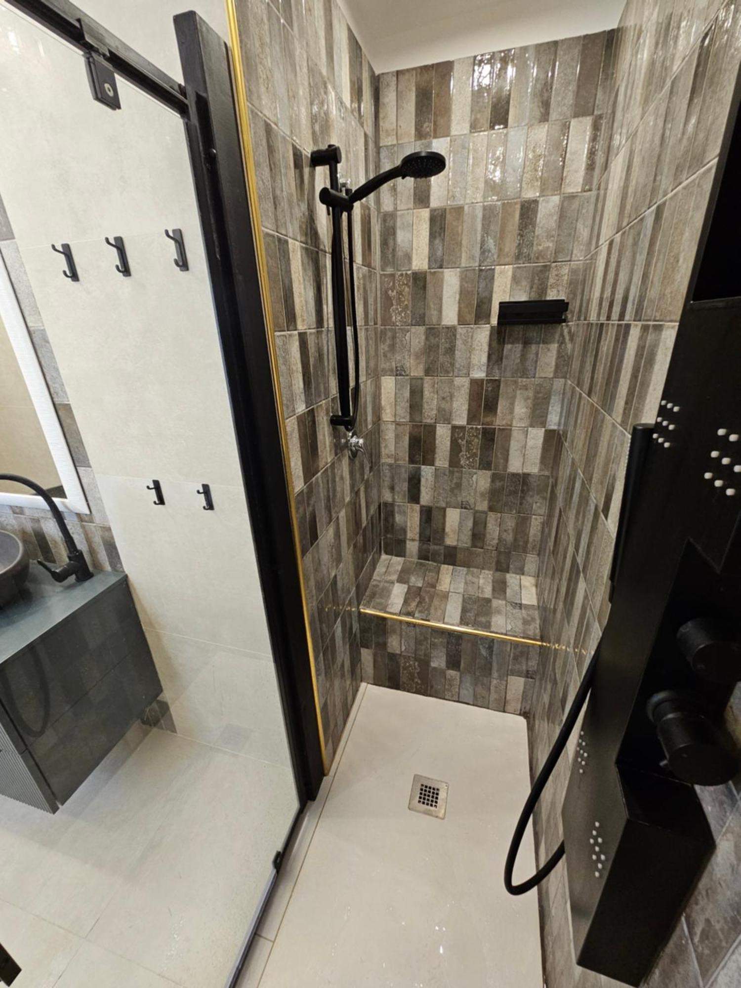 Exclusive Top Floor 2-Bedroom Flat Milan Bagian luar foto