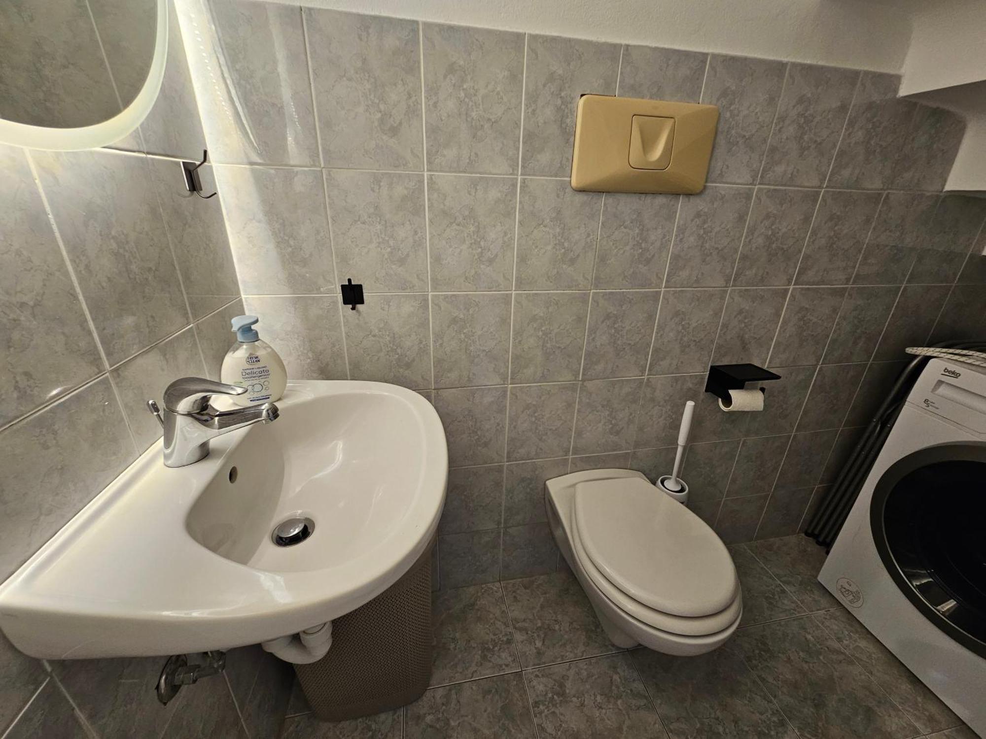 Exclusive Top Floor 2-Bedroom Flat Milan Bagian luar foto