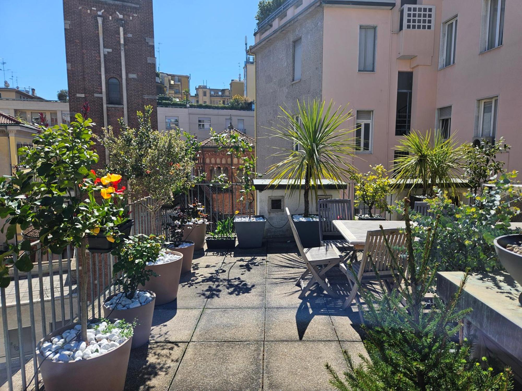 Exclusive Top Floor 2-Bedroom Flat Milan Bagian luar foto