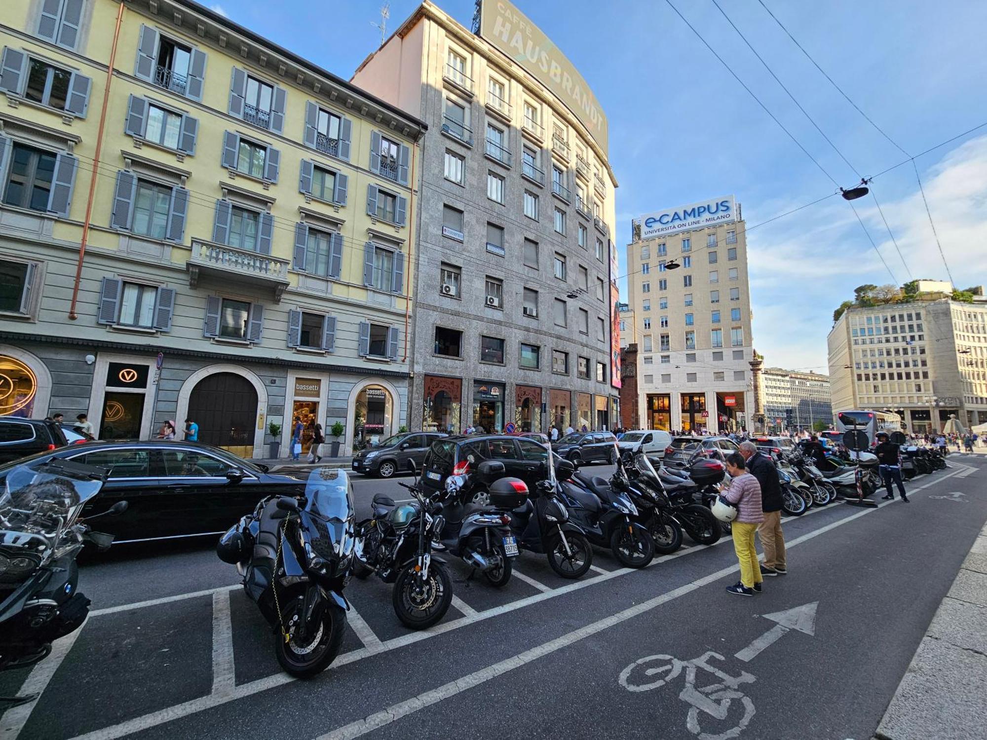 Exclusive Top Floor 2-Bedroom Flat Milan Bagian luar foto